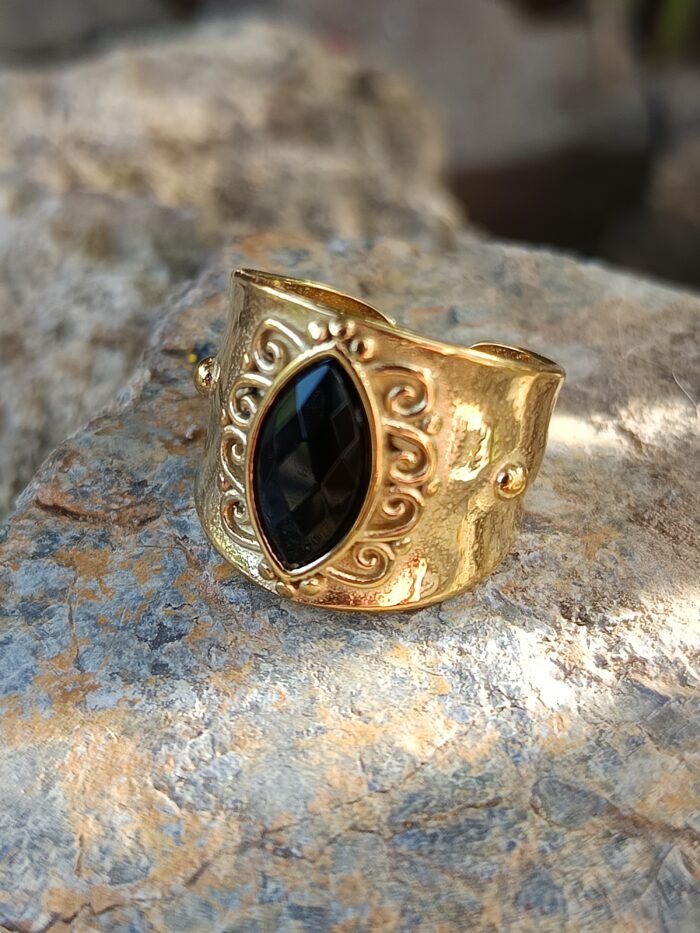 anillo dorado de neftis