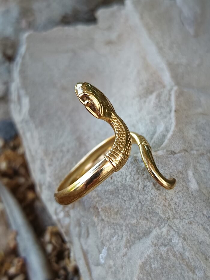 anillo serpiente dorada