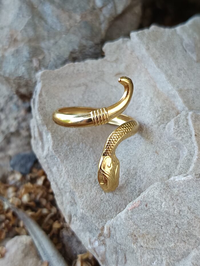 anillo serpiente dorada
