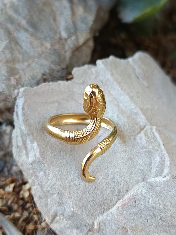 anillo serpiente dorada