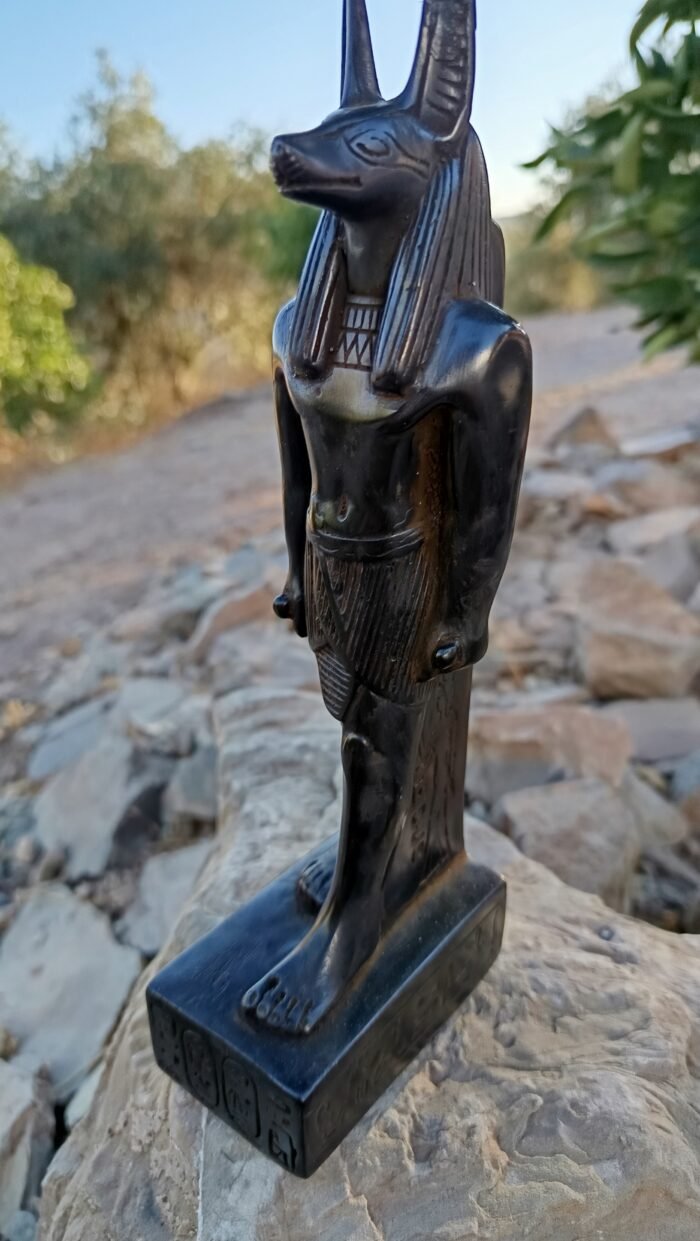 figura dios anubis3