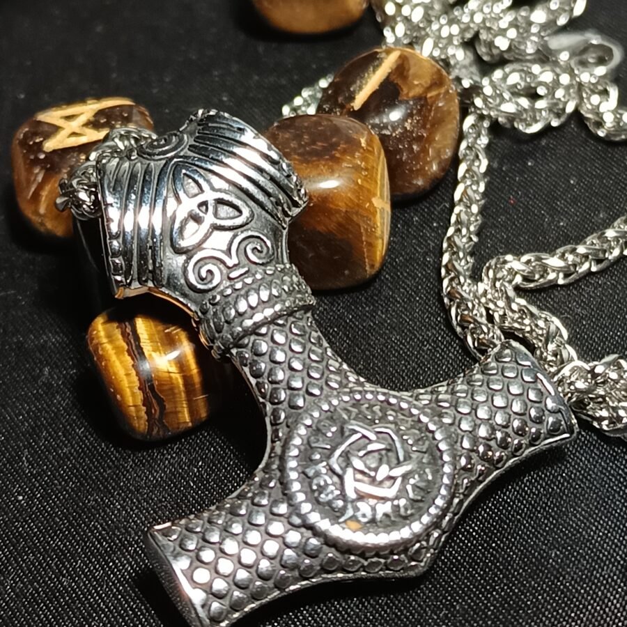 Colgante Martillo de Thor – Mjölnir con Triqueta